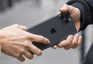 Apple ซุ่มพัฒนาฟีเจอร์กันขโมย iPhone แบบใหม่ ล็อกเครื่องอัตโนมัติเมื่อถูกกระชาก