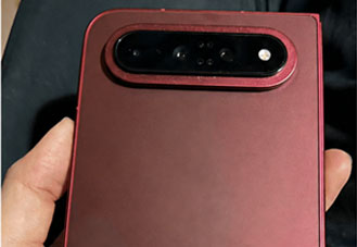 Xiaomi 18 Fold หลุดภาพเครื่องต้นแบบ สมาร์ตโฟนจอพับทรงสั้นกว้าง พร้อมกล้องหลัง 3 ตัว